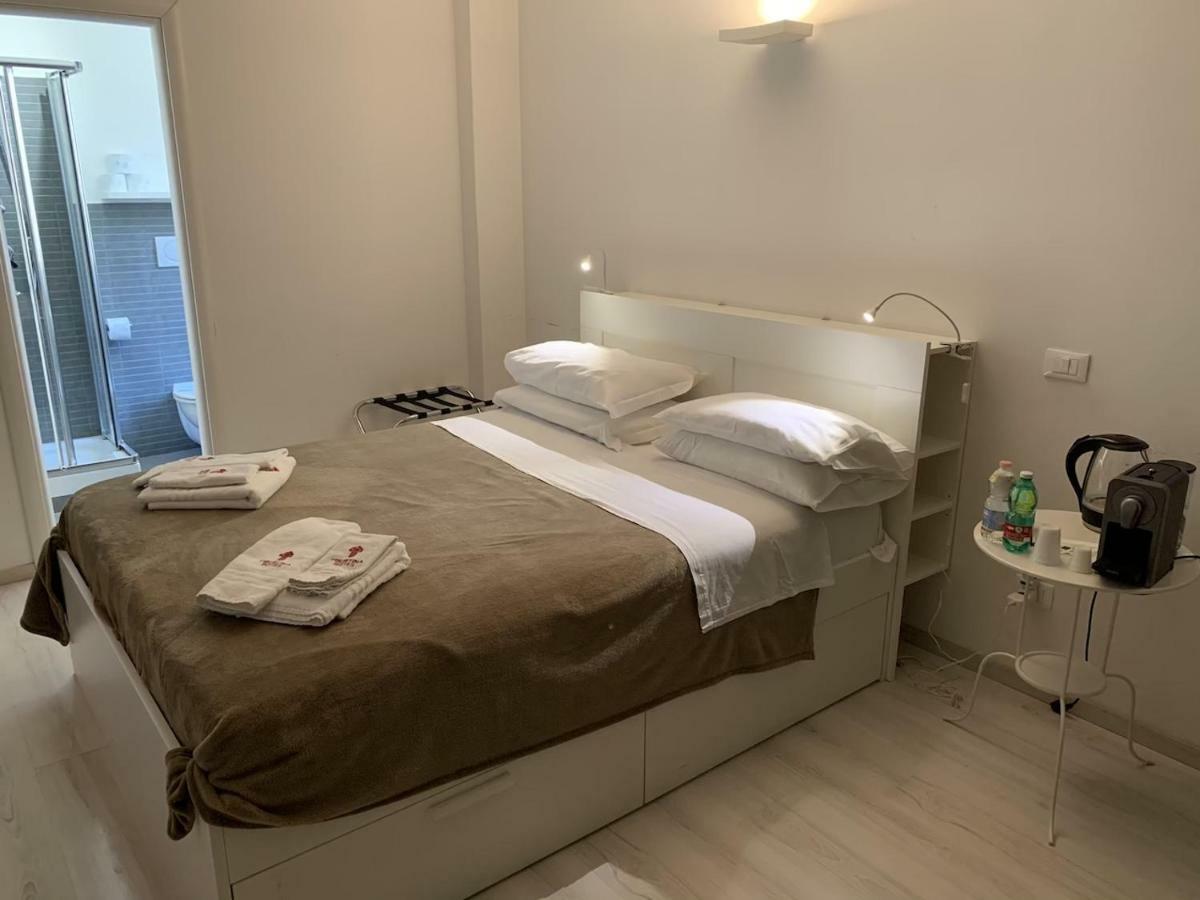 Tiburtina Suites, Roma Bagian luar foto