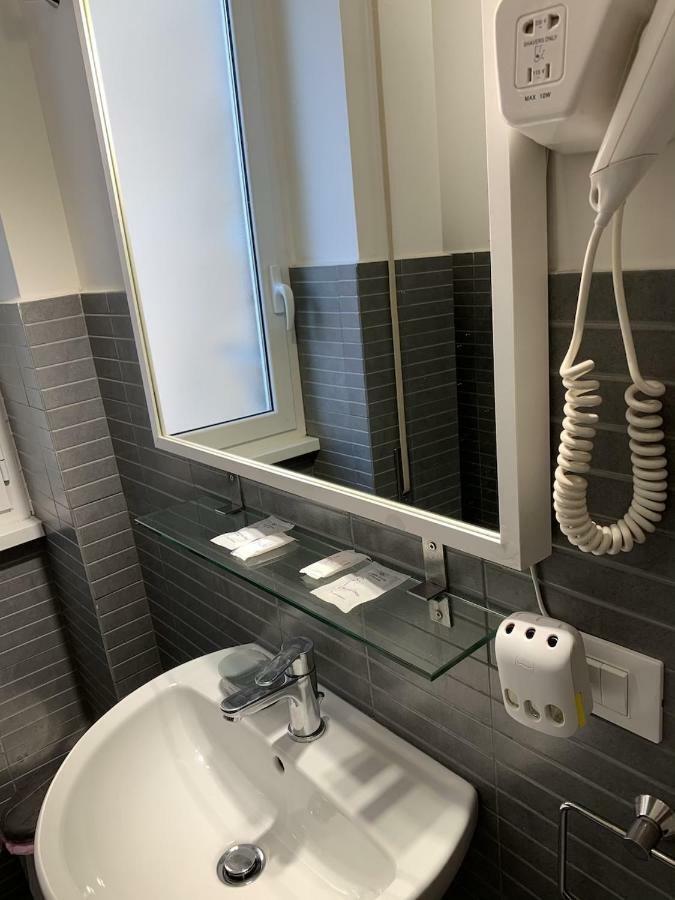 Tiburtina Suites, Roma Bagian luar foto