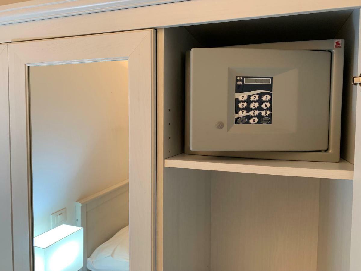 Tiburtina Suites, Roma Bagian luar foto