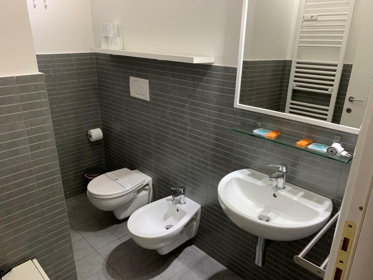 Tiburtina Suites, Roma Bagian luar foto